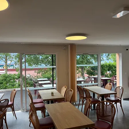 Hotel Brit Essentiel