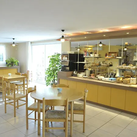 Otel Brit Essentiel