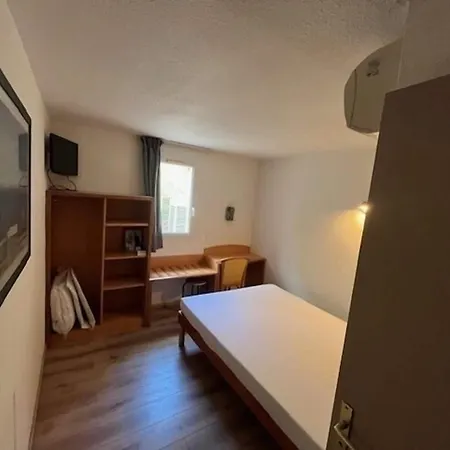 Brit Essentiel Hotel 2*