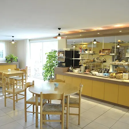 Hotel Brit Essentiel