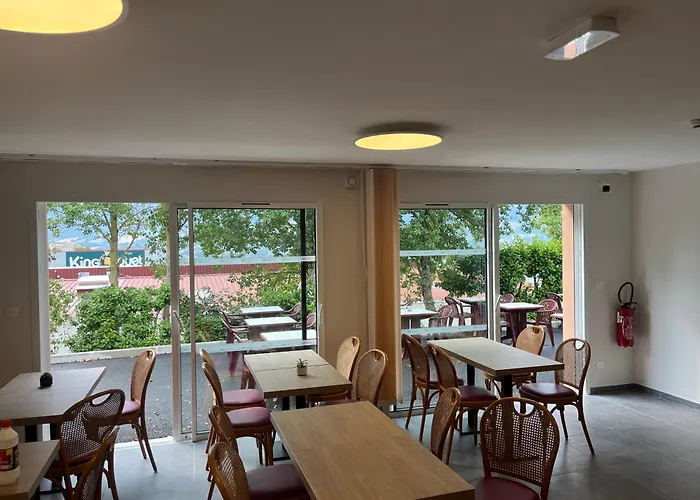 Отель Brit Essentiel