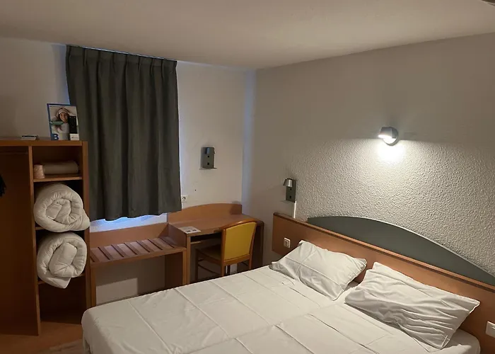 Brit Essentiel Отель 2*