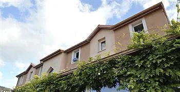 Brit Essentiel Отель